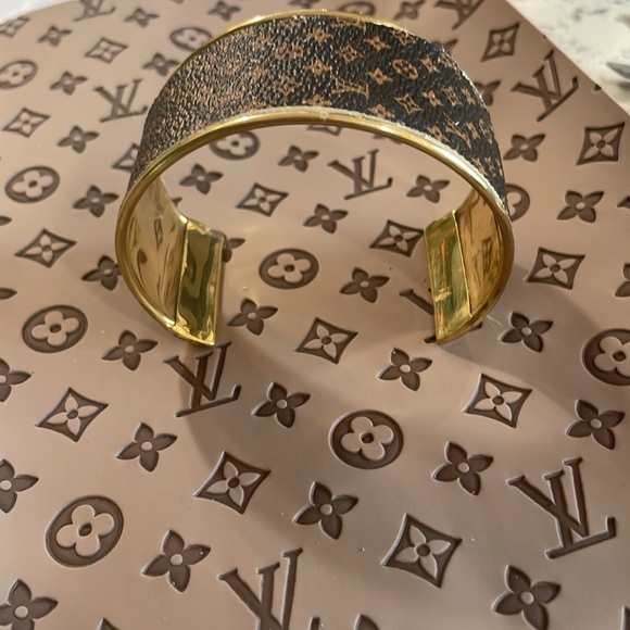 By Popular Demand!!💋Handmade Gold Bangle Bracelet Designer Inspired with detail - Picture 2 of 4